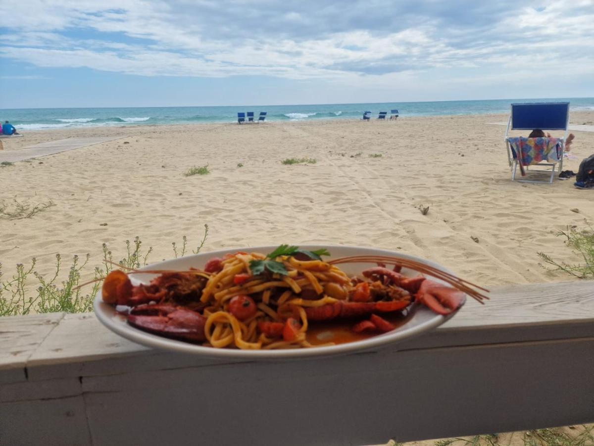 Villa Ticia A 100 Metri Dalla Spiaggia Con Parcheggio Privato Lido Marini Exterior foto